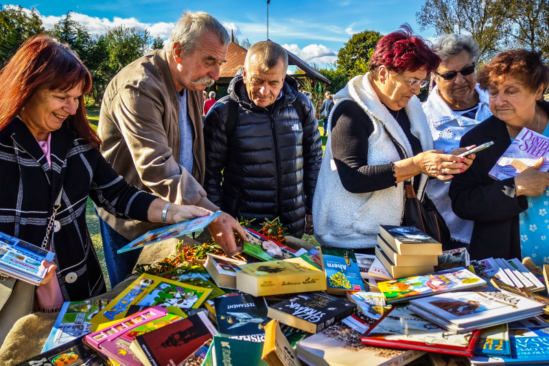 Kiermasz Książki Przeczytanej na XII Rodzinnym Festiwalu Dyni w Radaczu