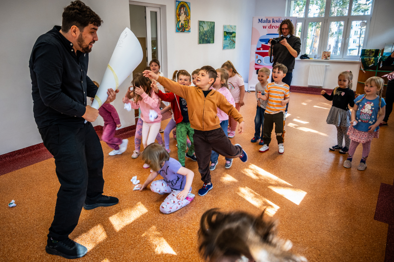„Opowiedz nam, Krasnalu!” - warsztaty promujące czytelnictwo wśród dzieci