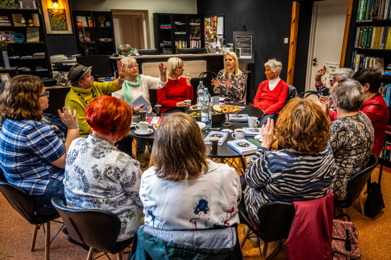 Język miłości i humoru - Bralczyk i Kirwil tematem majowego DKK