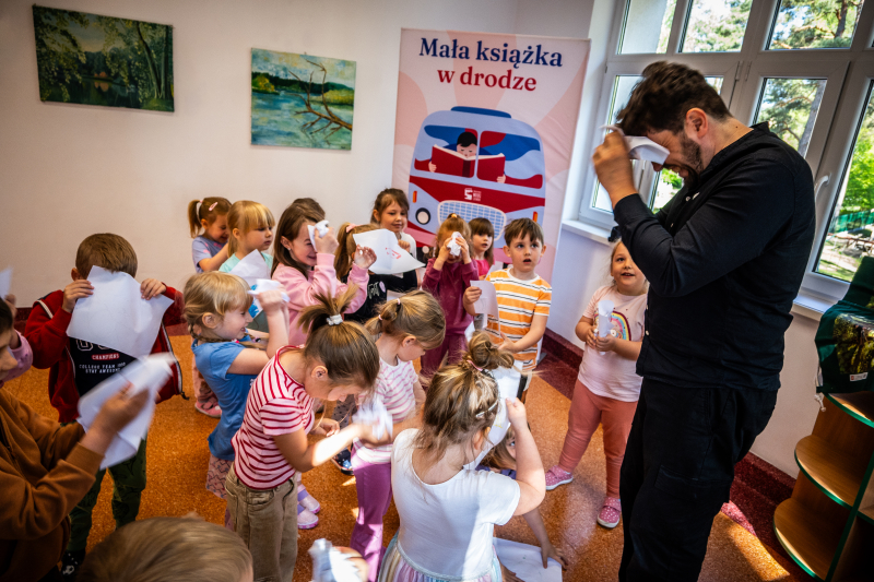 „Opowiedz nam, Krasnalu!” - warsztaty promujące czytelnictwo wśród dzieci