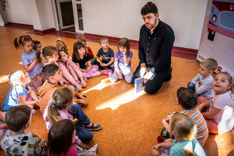 „Opowiedz nam, Krasnalu!” - warsztaty promujące czytelnictwo wśród dzieci