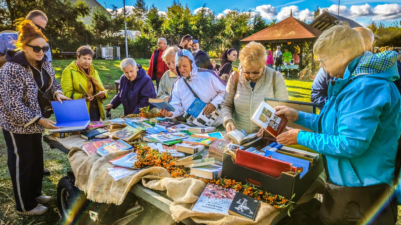 Kiermasz Książki Przeczytanej na XII Rodzinnym Festiwalu Dyni w Radaczu