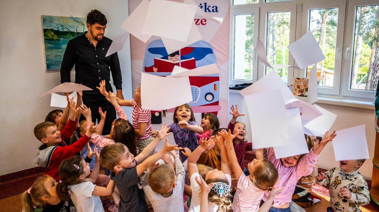 „Opowiedz nam, Krasnalu!” - warsztaty promujące czytelnictwo wśród dzieci