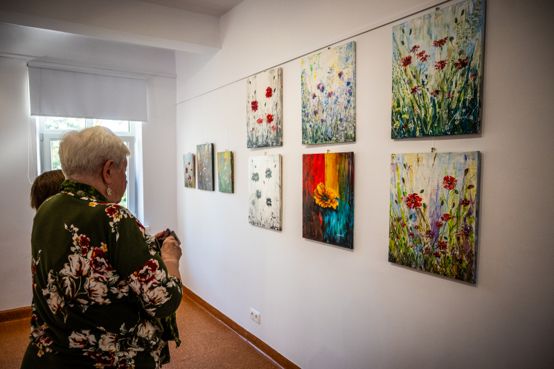 „Marzenie…” - wyjątkowy wernisaż Danuty Kmiecik w Art Galerii biblioteki